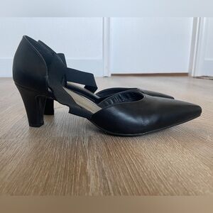 Black heel with elastic strap 9.5 / 40